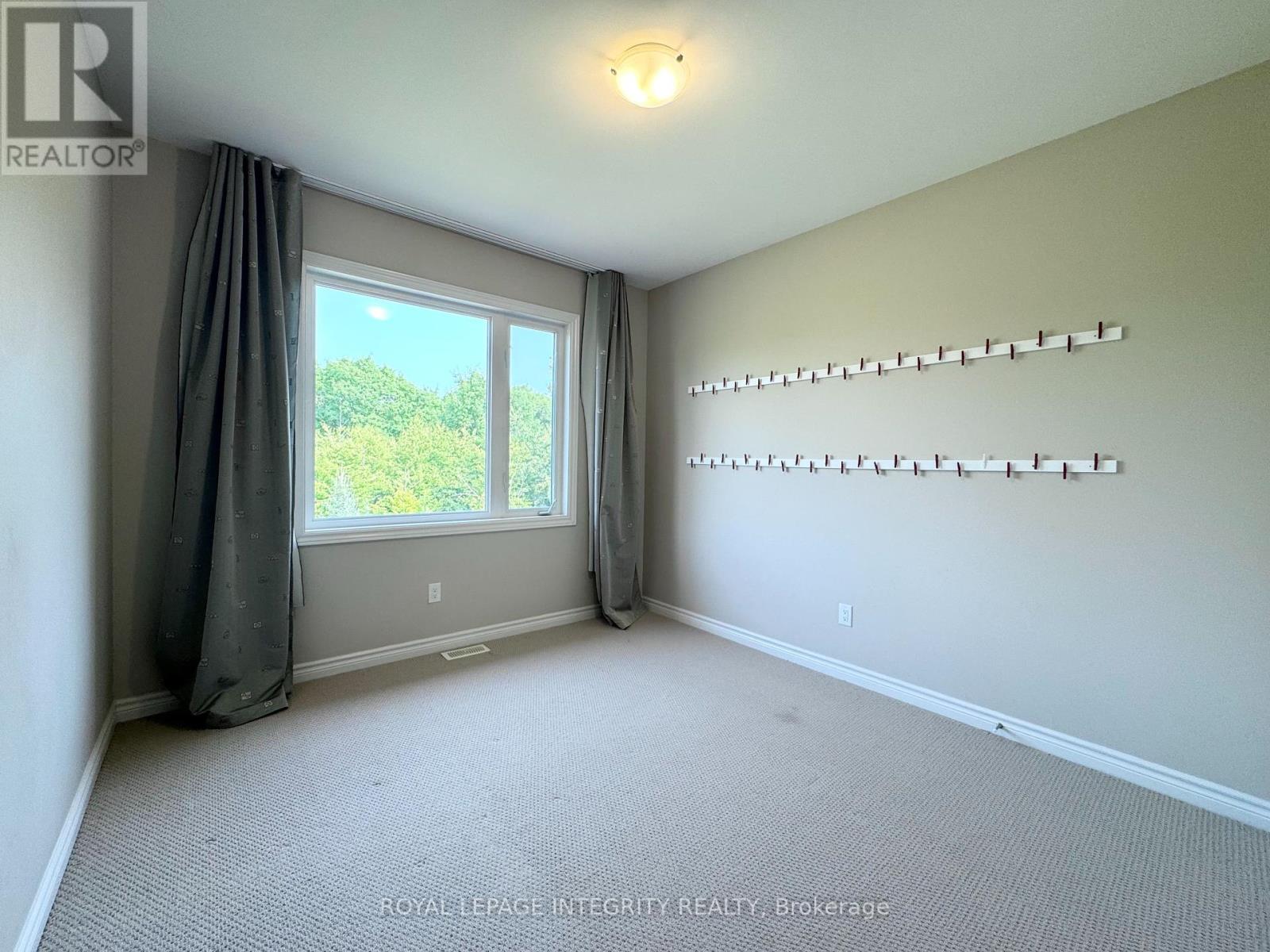Photo 2 of 170 Escarpment Crescent, Ottawa ON