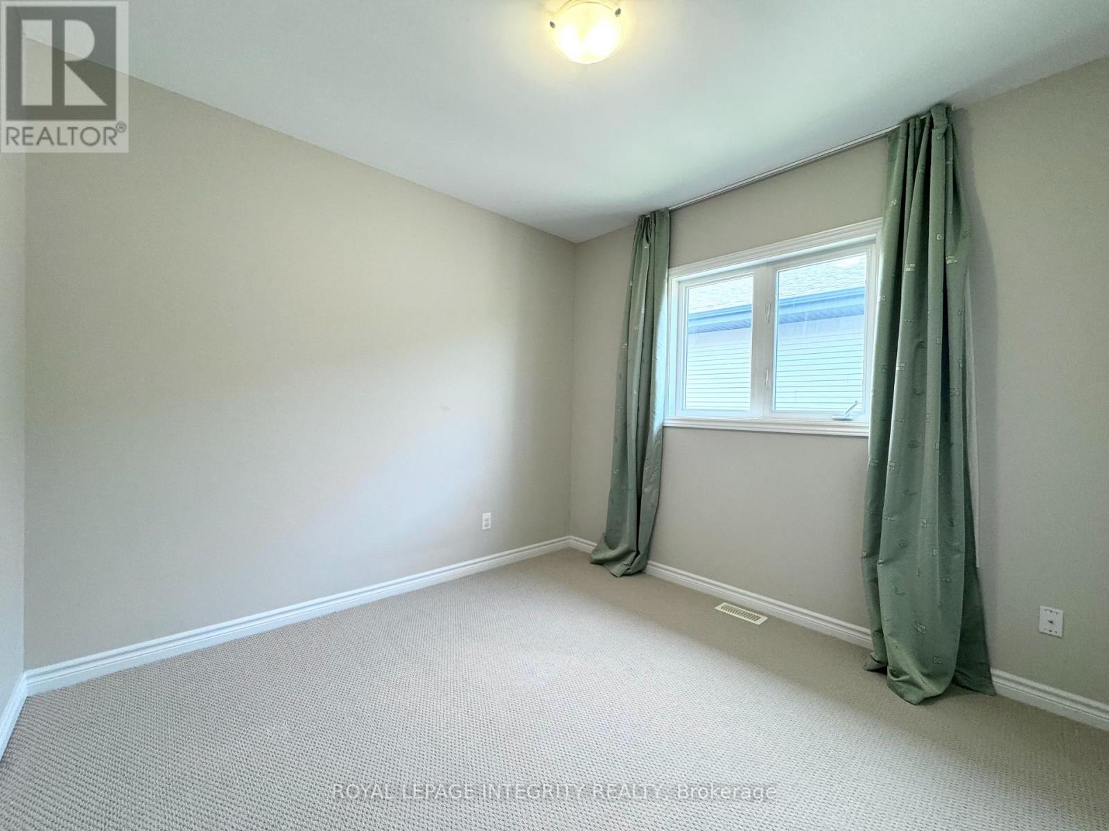 Photo 24 of 170 Escarpment Crescent, Ottawa ON