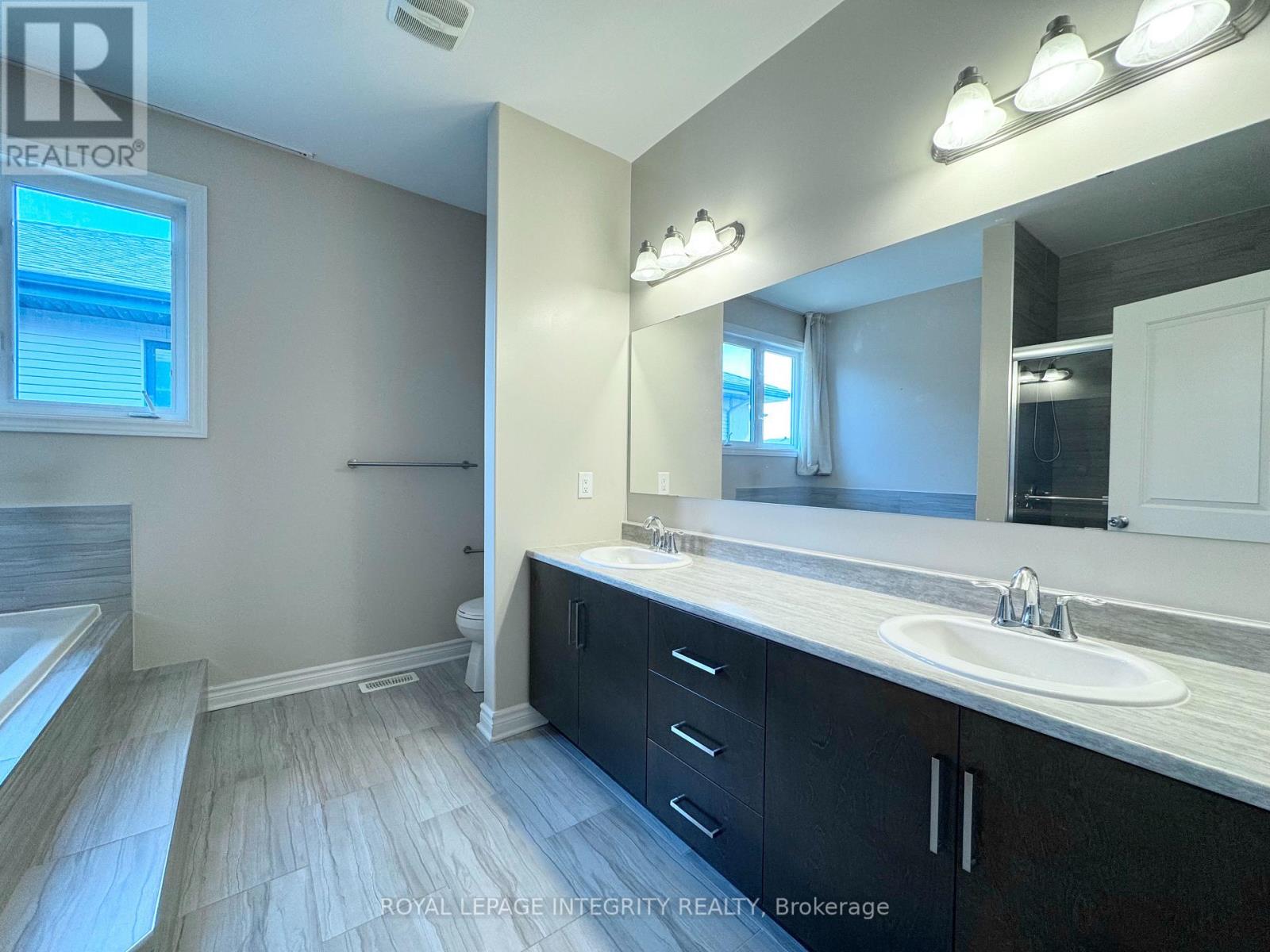 Photo 41 of 170 Escarpment Crescent, Ottawa ON