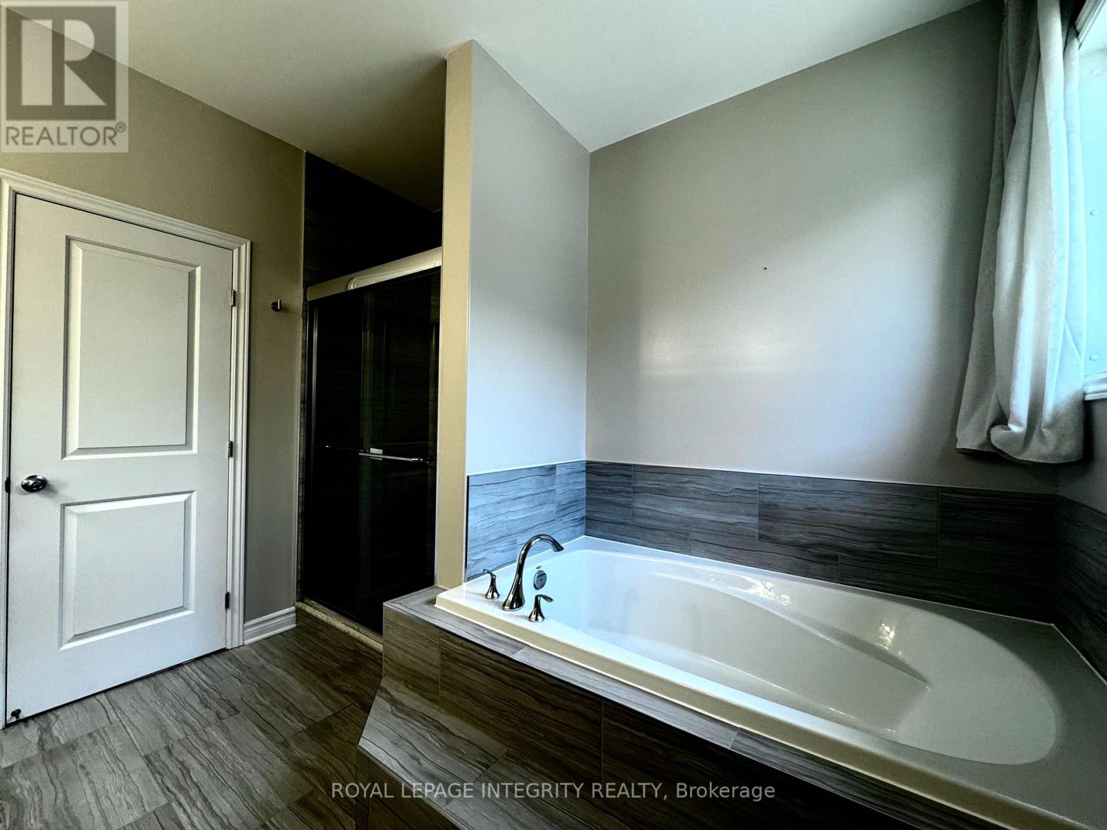 Photo 6 of 170 Escarpment Crescent, Ottawa ON