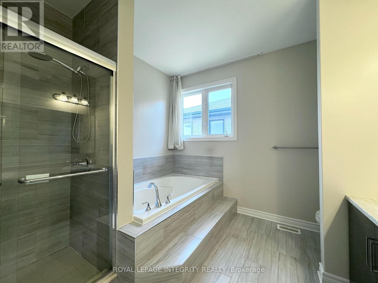 Photo 16 of 170 Escarpment Crescent, Ottawa ON