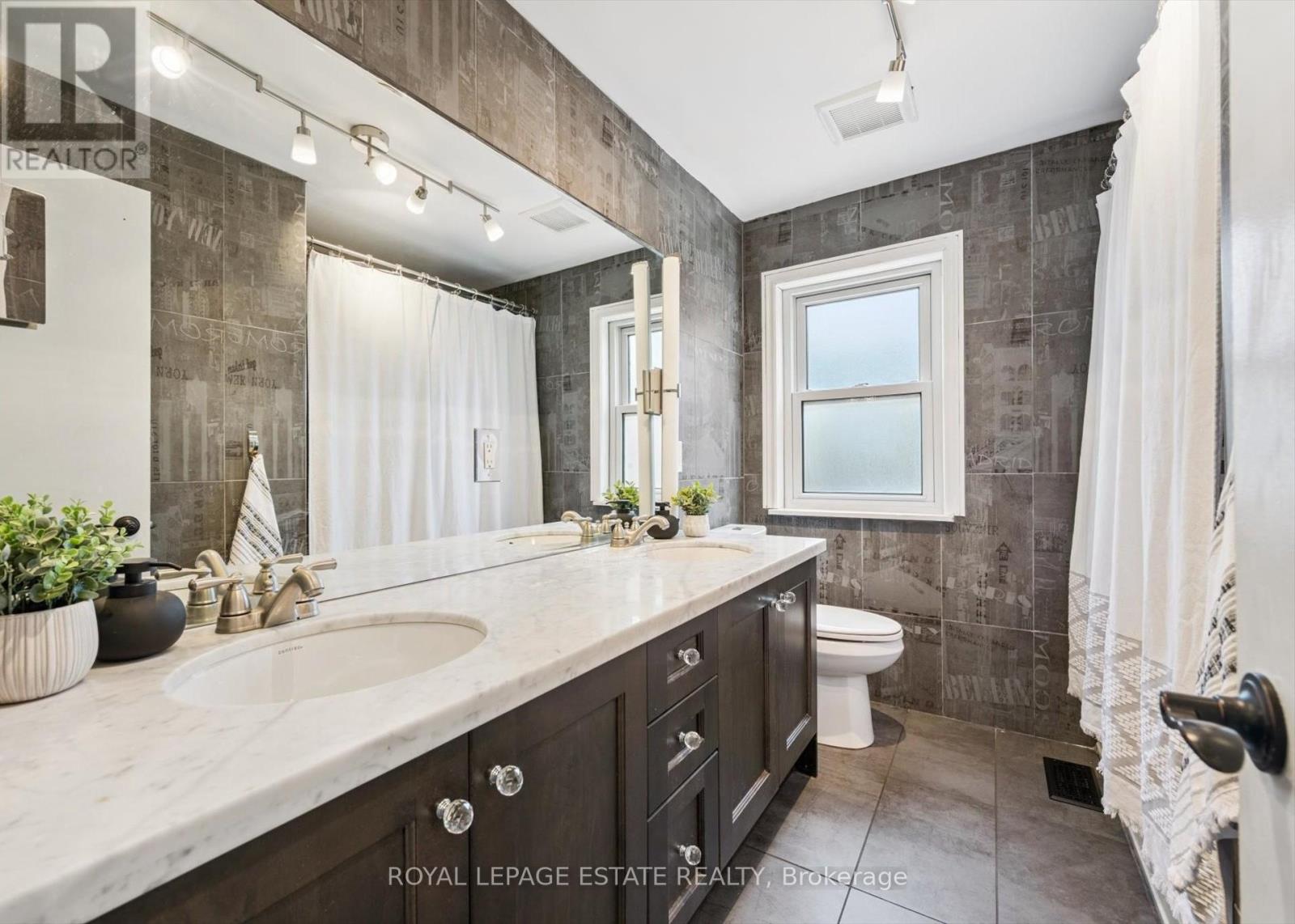 Photo 14 of 57 Nanwood Drive, Brampton ON
