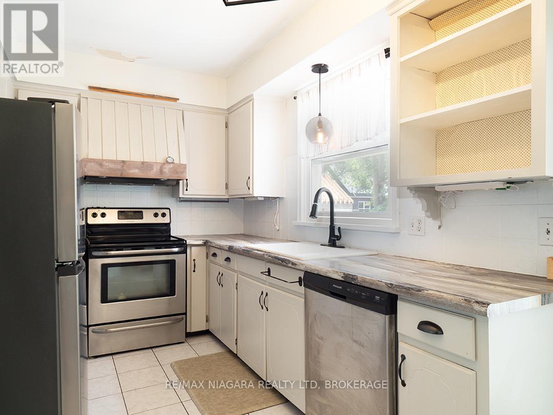 Photo 35 of 225 Edgar Street, Welland ON
