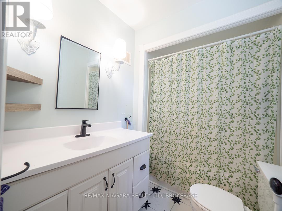Photo 6 of 225 Edgar Street, Welland ON