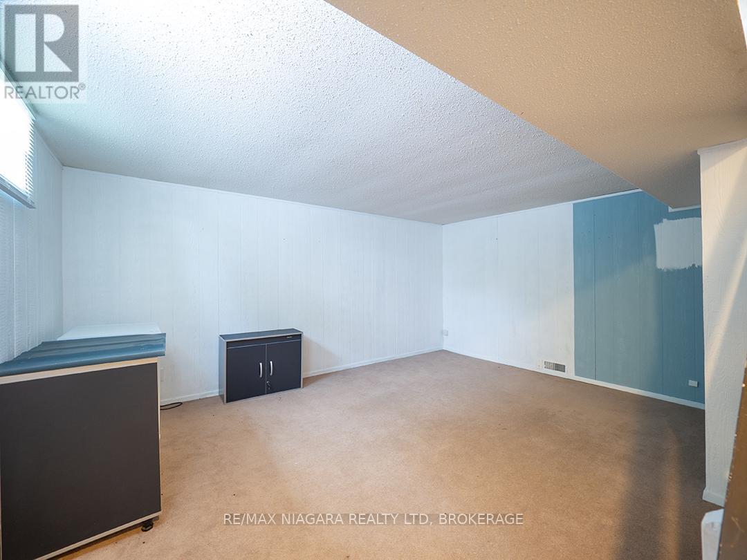 Photo 9 of 225 Edgar Street, Welland ON