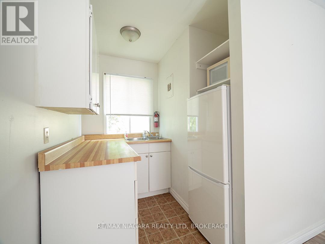 Photo 8 of 225 Edgar Street, Welland ON
