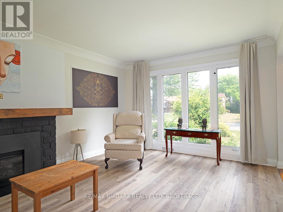 Photo 33 of 225 Edgar Street, Welland ON