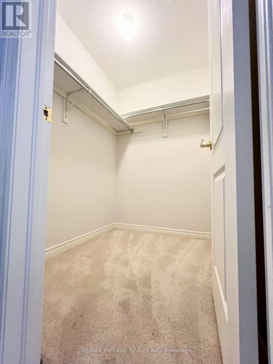 Photo 13 of 1199 Mctavish Drive, Newmarket ON