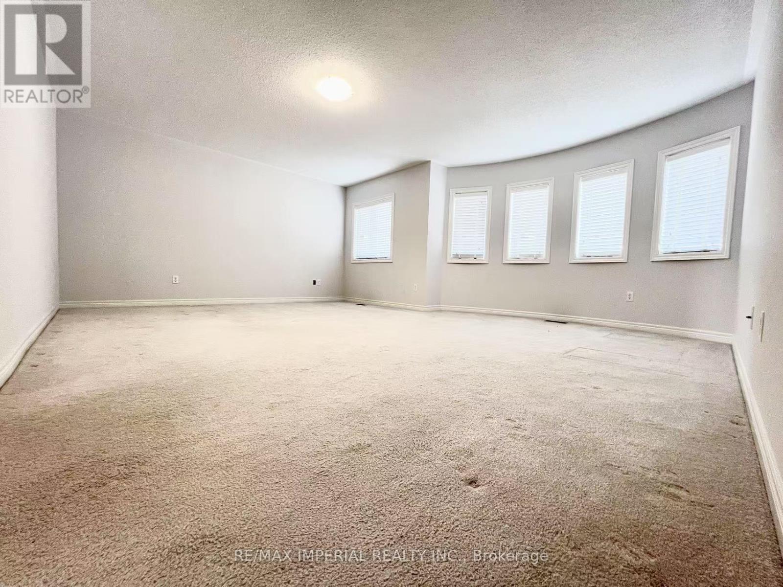 Photo 17 of 1199 Mctavish Drive, Newmarket ON