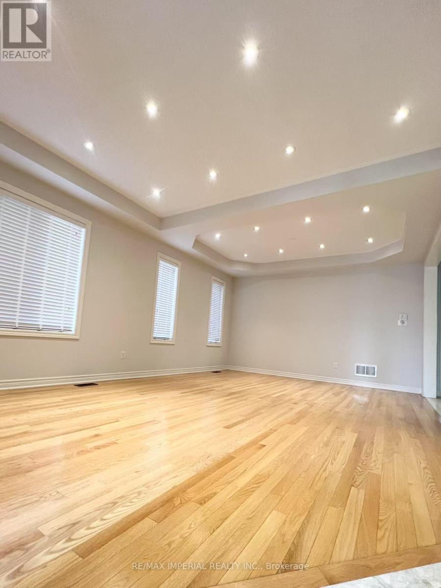 Photo 5 of 1199 Mctavish Drive, Newmarket ON