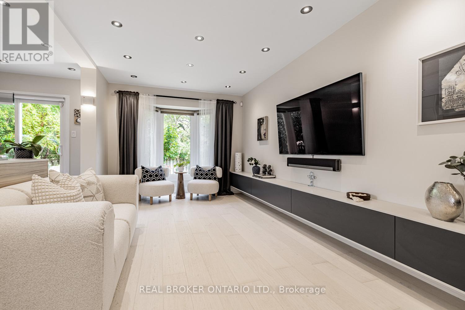 Photo 45 of 57 Glenmanor Way, Vaughan ON