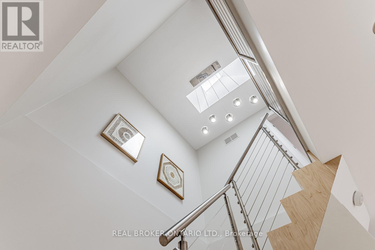 Photo 18 of 57 Glenmanor Way, Vaughan ON