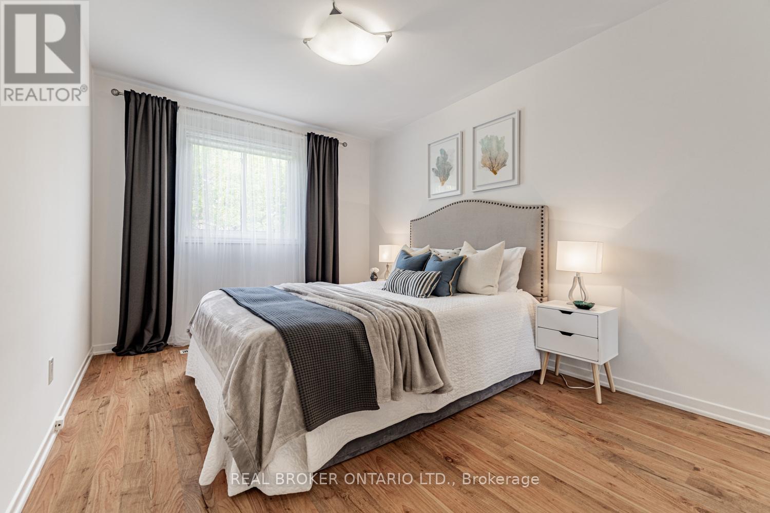 Photo 22 of 57 Glenmanor Way, Vaughan ON