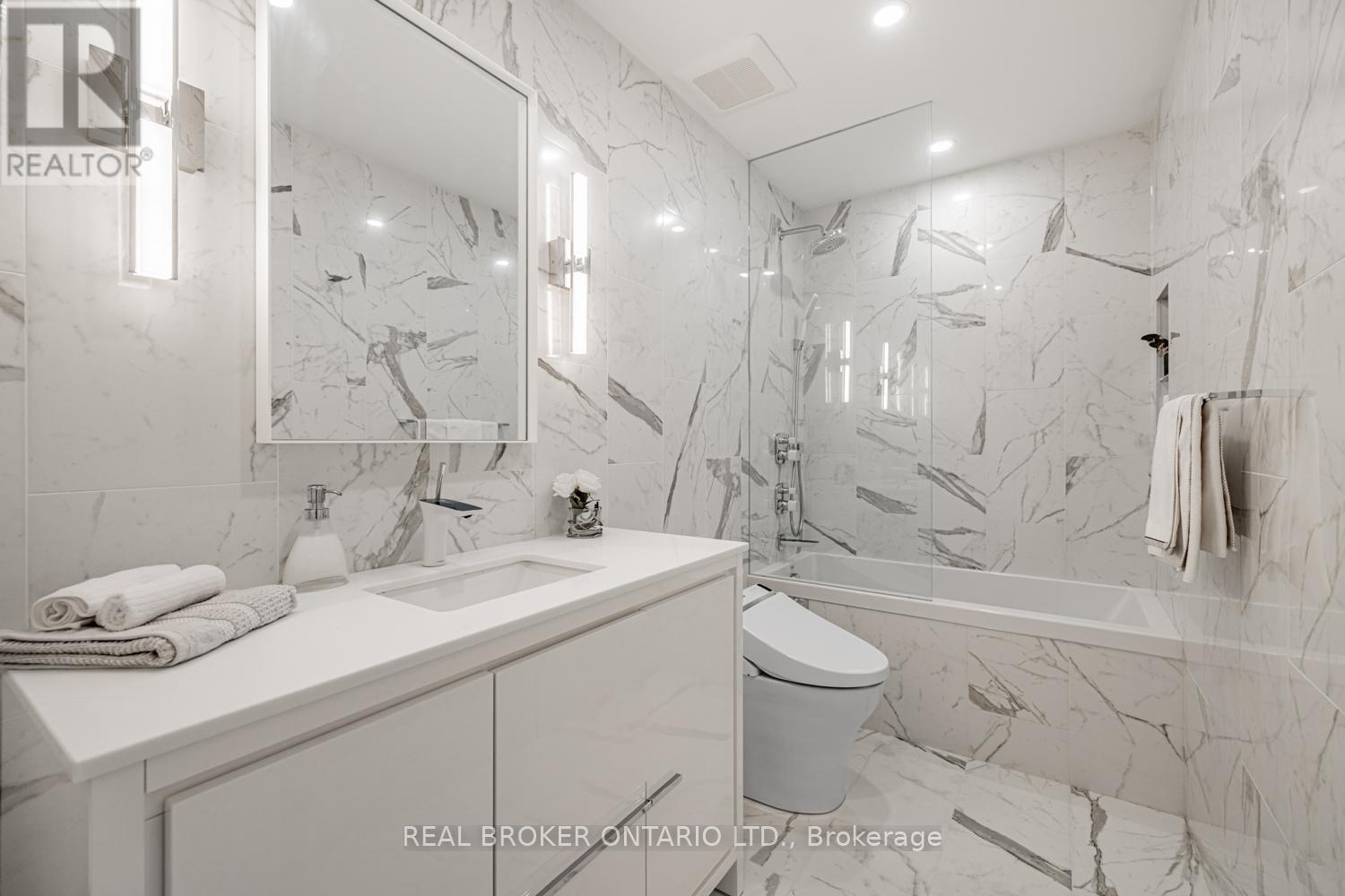 Photo 40 of 57 Glenmanor Way, Vaughan ON