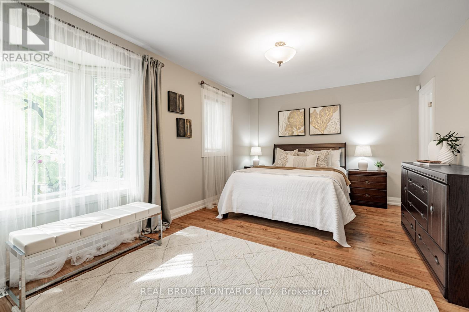 Photo 37 of 57 Glenmanor Way, Vaughan ON