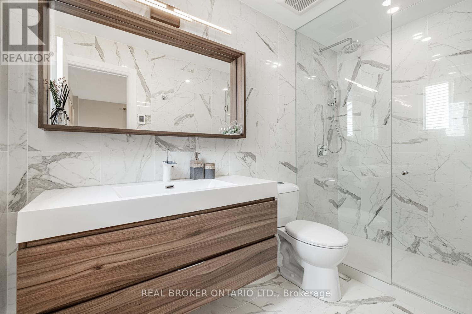 Photo 41 of 57 Glenmanor Way, Vaughan ON