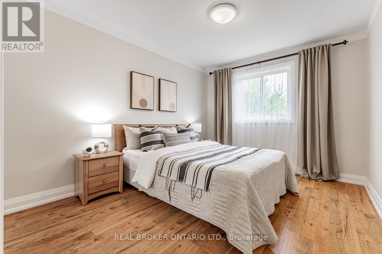 Photo 28 of 57 Glenmanor Way, Vaughan ON