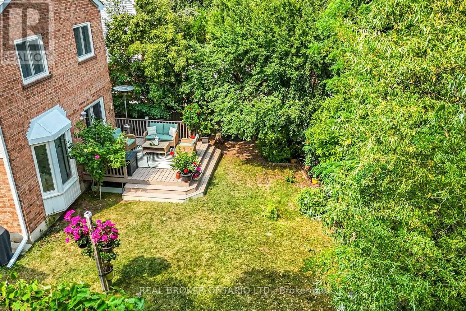 Photo 10 of 57 Glenmanor Way, Vaughan ON