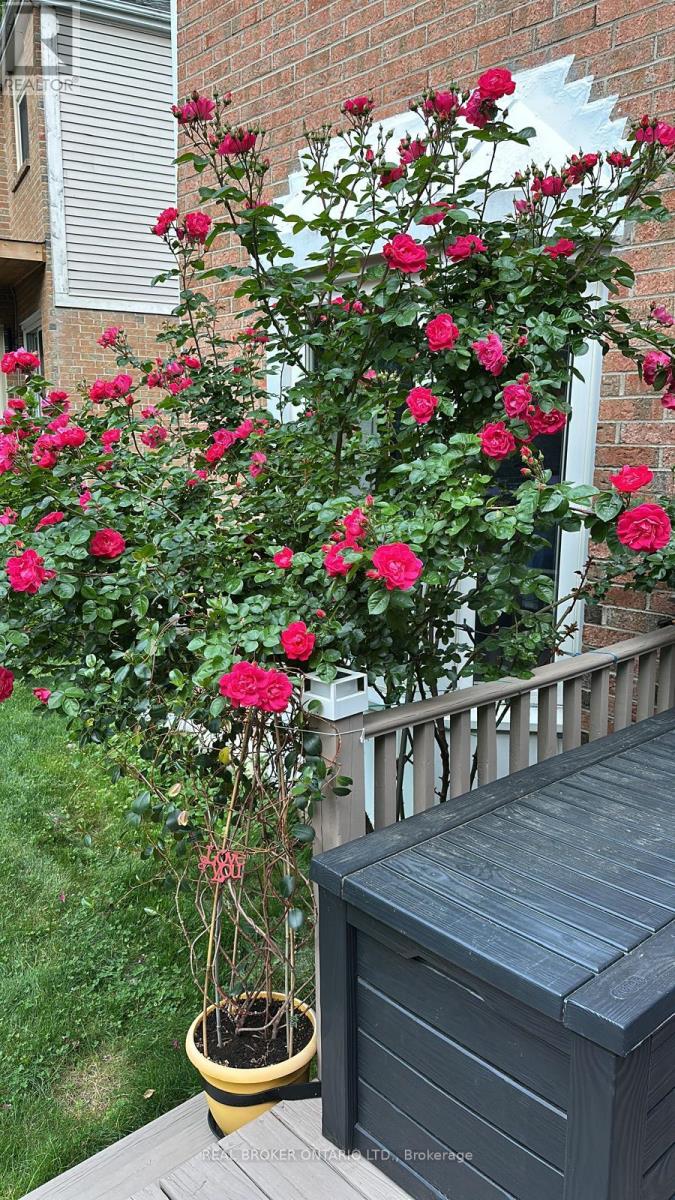 Photo 25 of 57 Glenmanor Way, Vaughan ON
