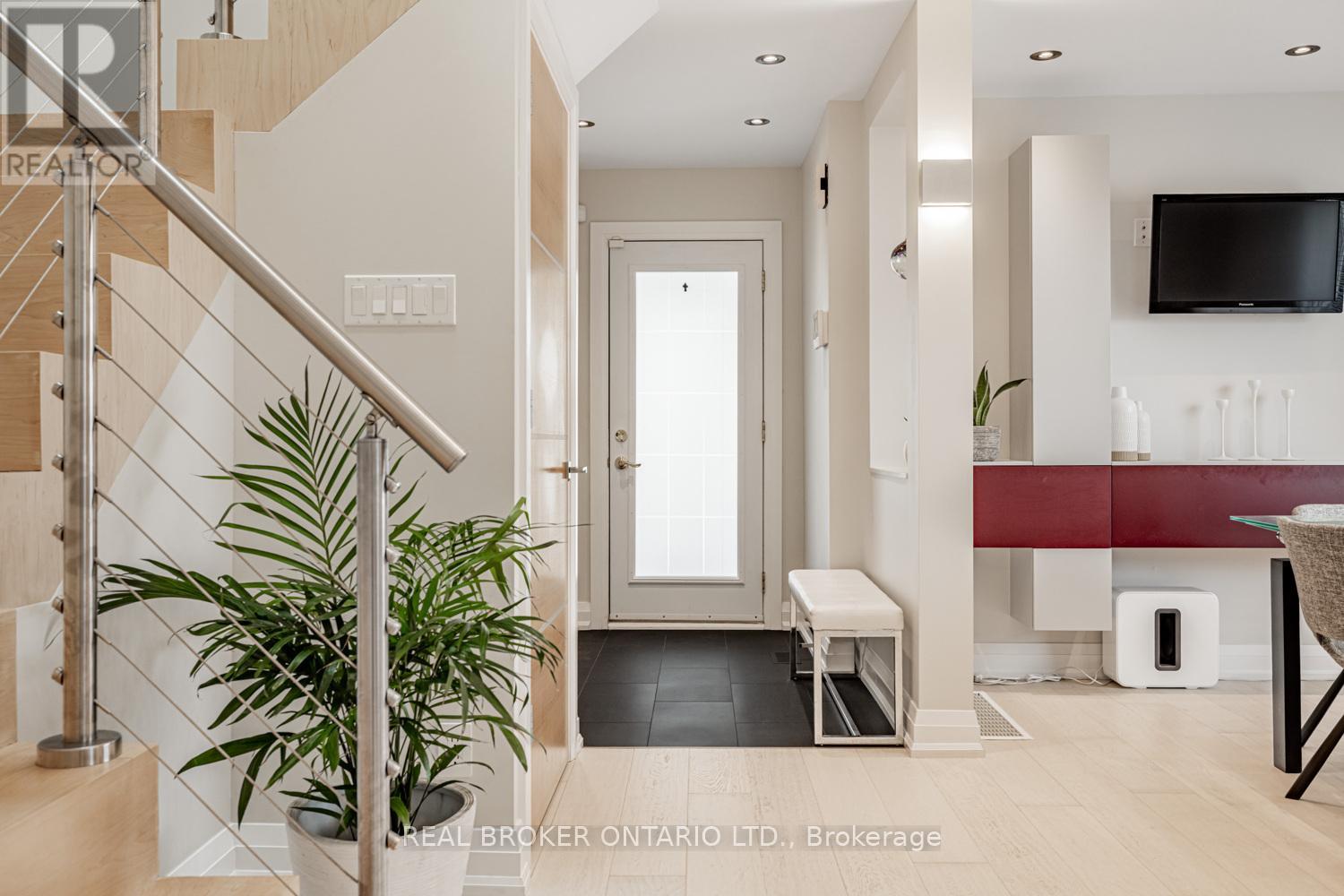 Photo 23 of 57 Glenmanor Way, Vaughan ON