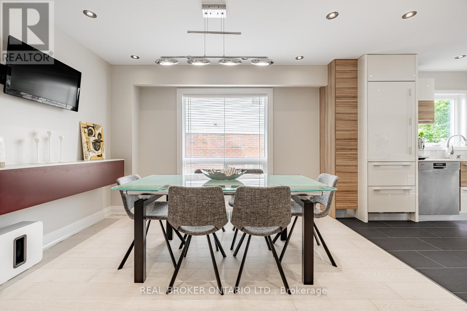 Photo 30 of 57 Glenmanor Way, Vaughan ON