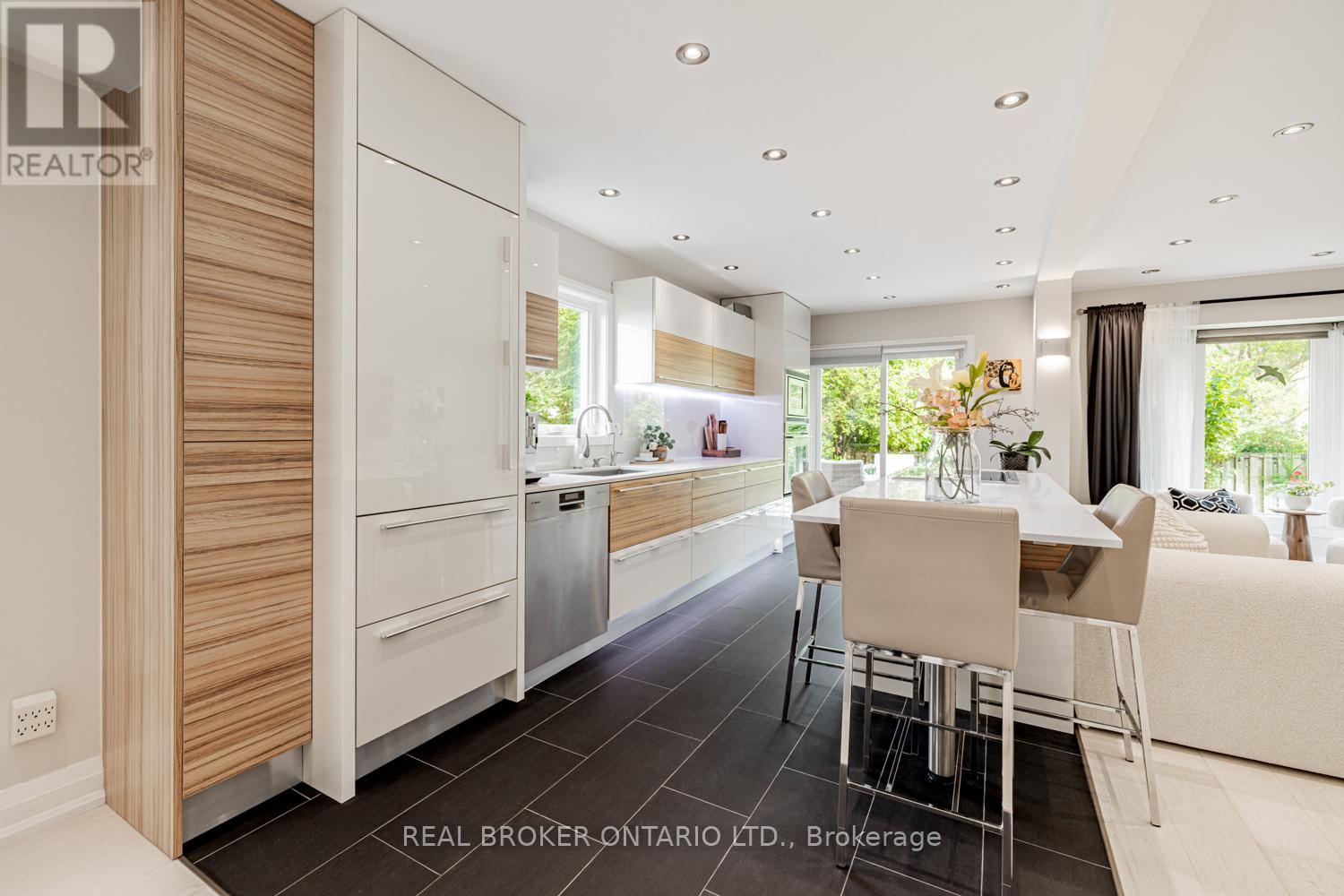 Photo 50 of 57 Glenmanor Way, Vaughan ON