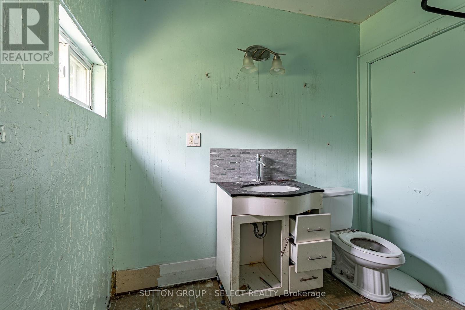 Photo 10 of 1064 Western Road, London North ON