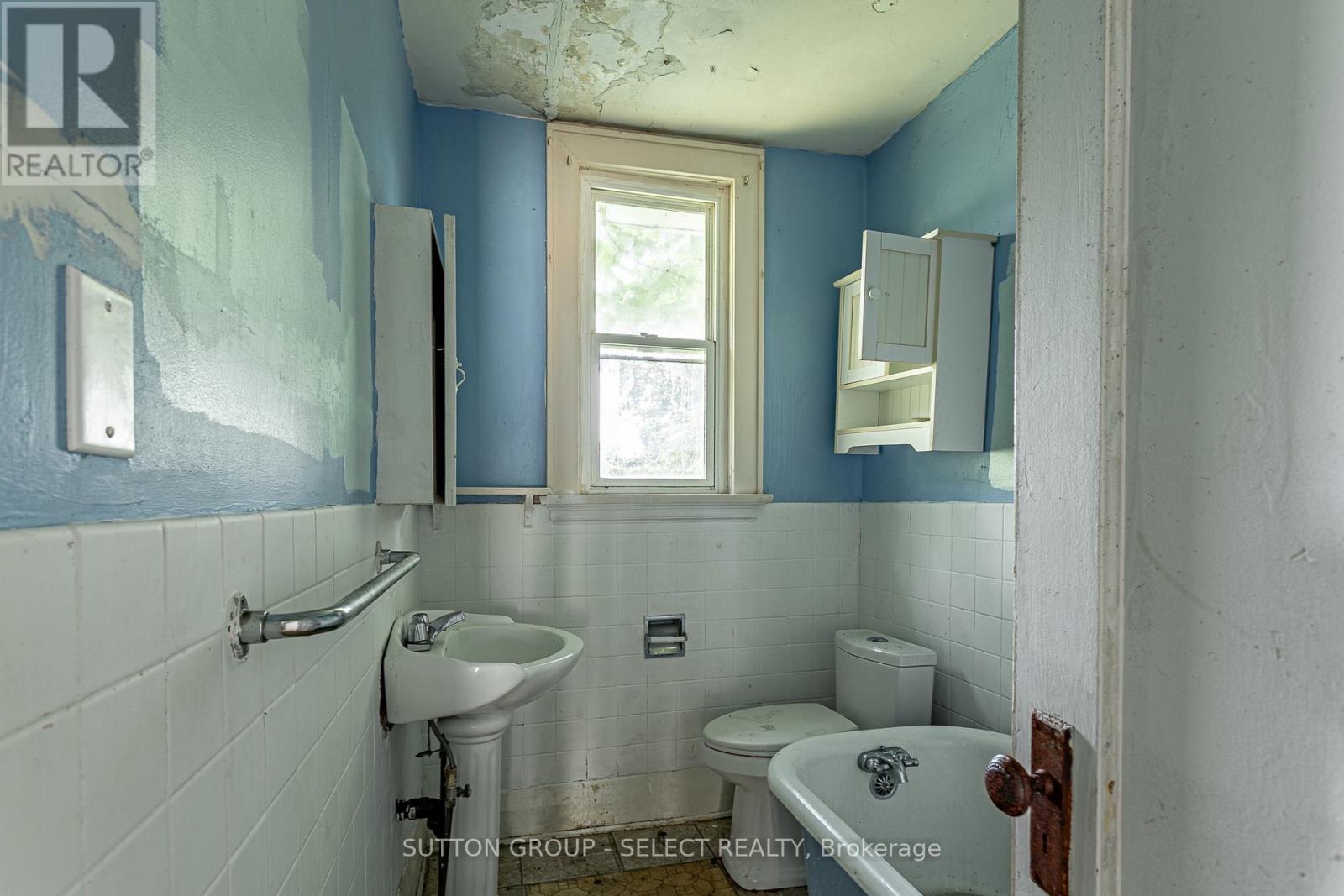 Photo 12 of 1064 Western Road, London North ON