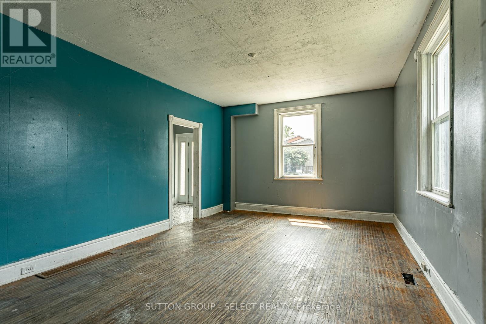 Photo 7 of 1064 Western Road, London North ON