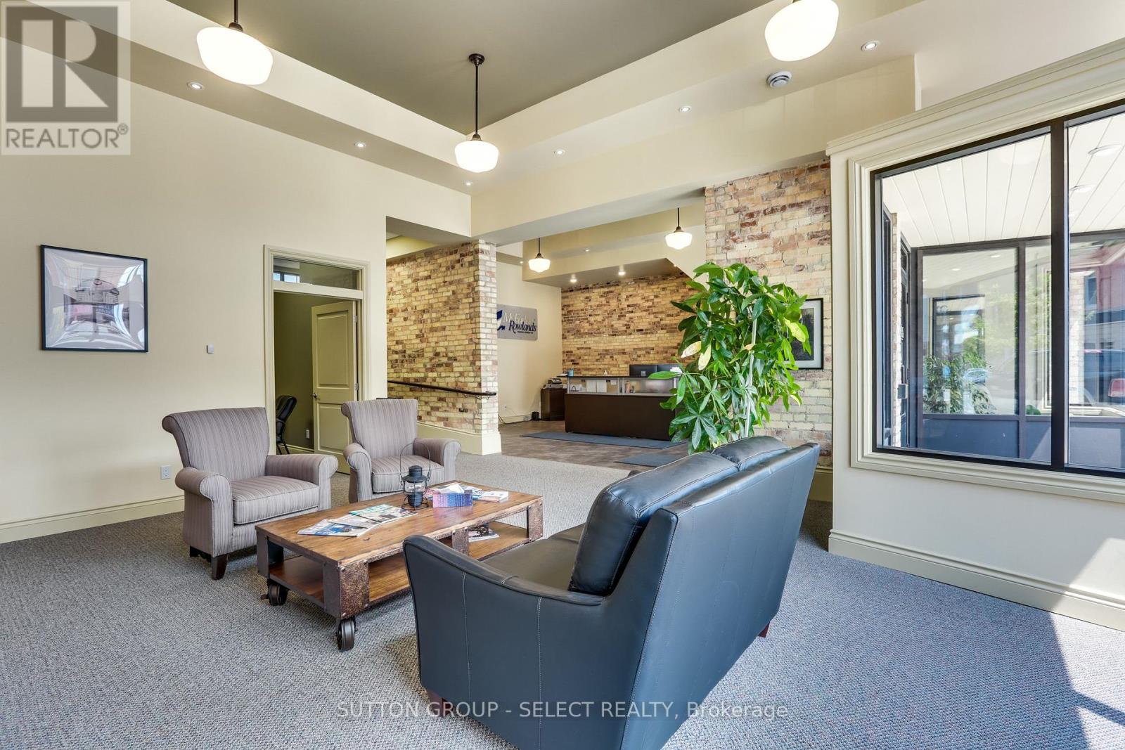 Photo 11 of 581 583 Talbot Street, St Thomas ON