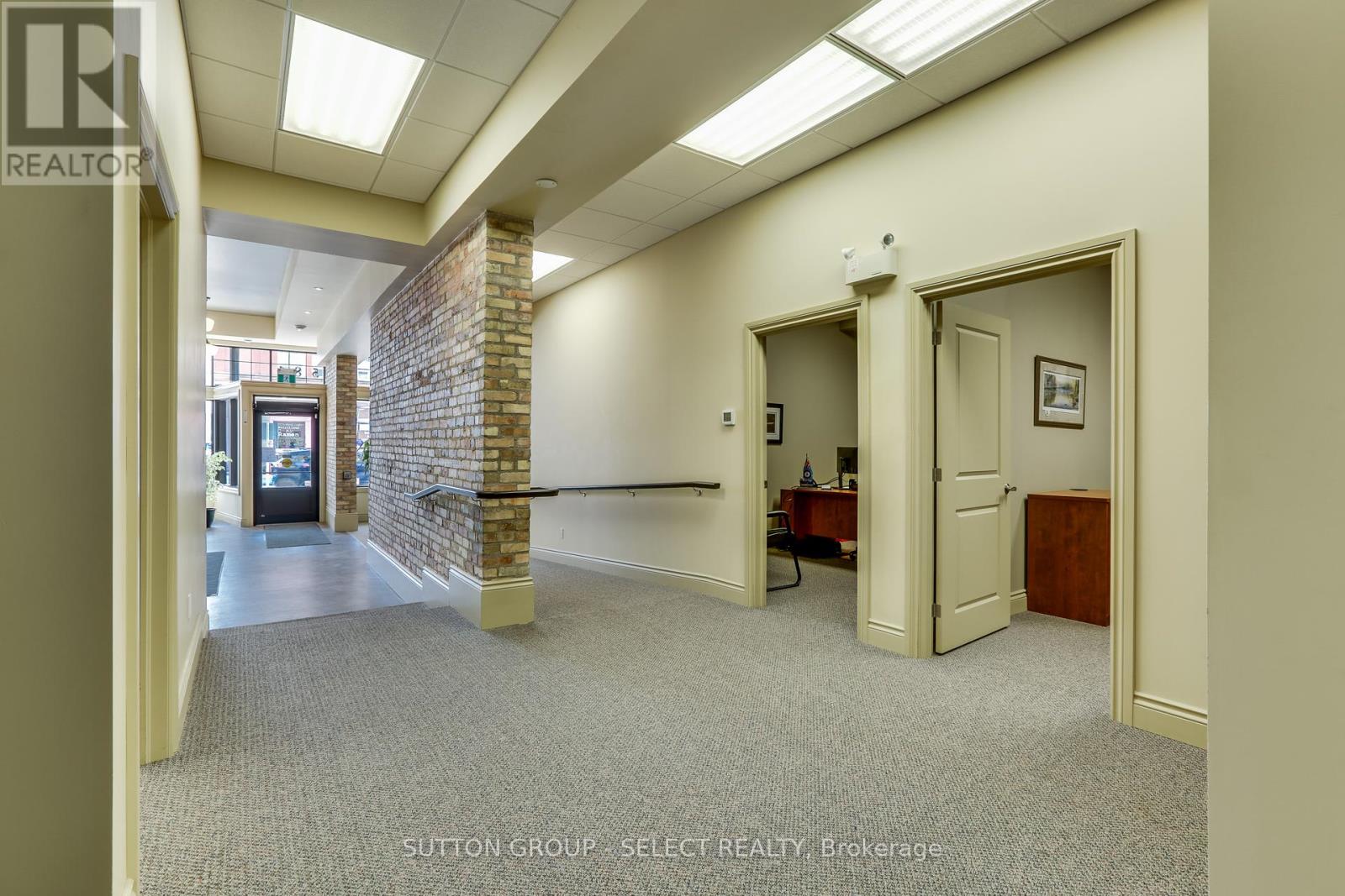 Photo 3 of 581 583 Talbot Street, St Thomas ON
