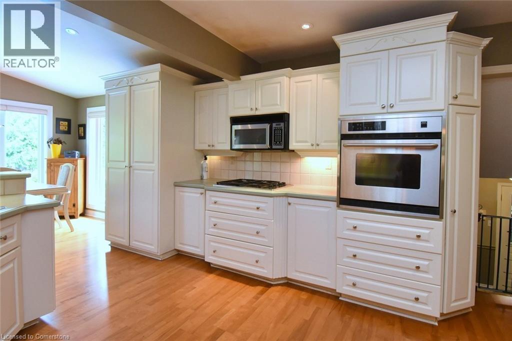 Photo 14 of 4131 Lorraine Crescent, Burlington ON