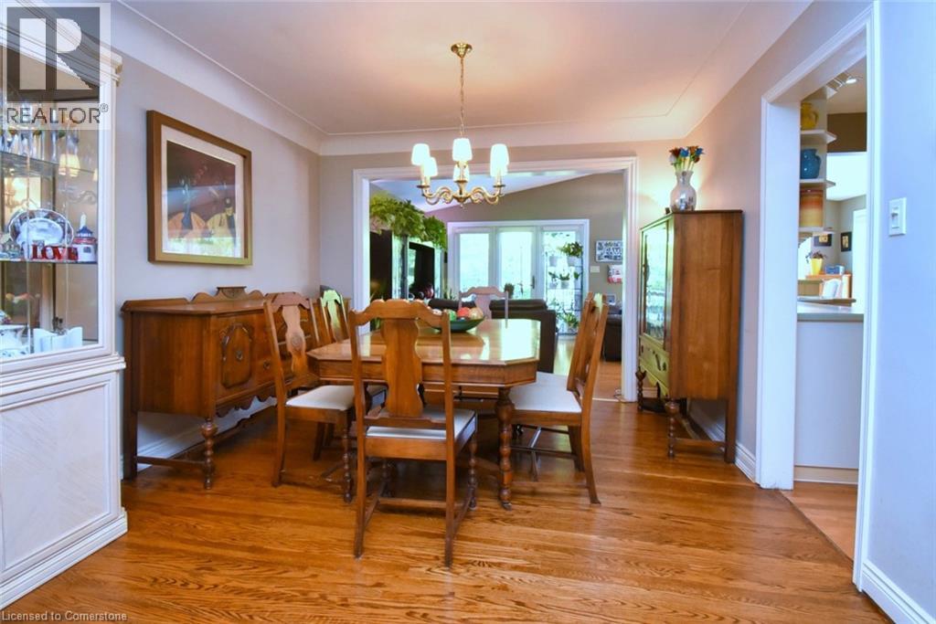Photo 12 of 4131 Lorraine Crescent, Burlington ON