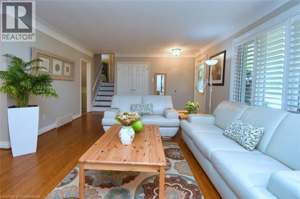 Photo 9 of 4131 Lorraine Crescent, Burlington ON
