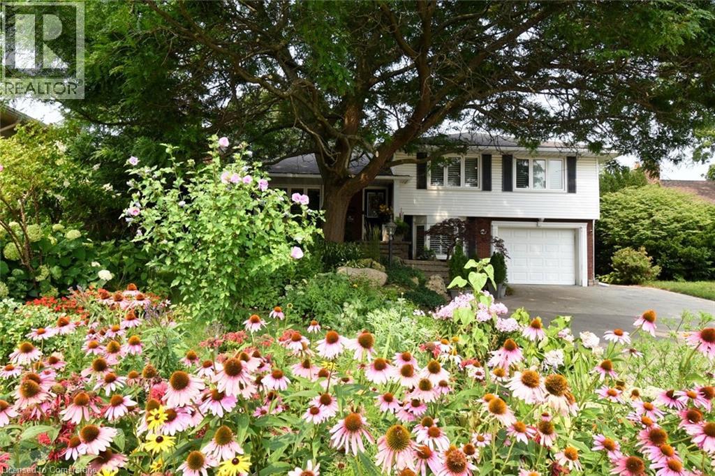 Photo 2 of 4131 Lorraine Crescent, Burlington ON