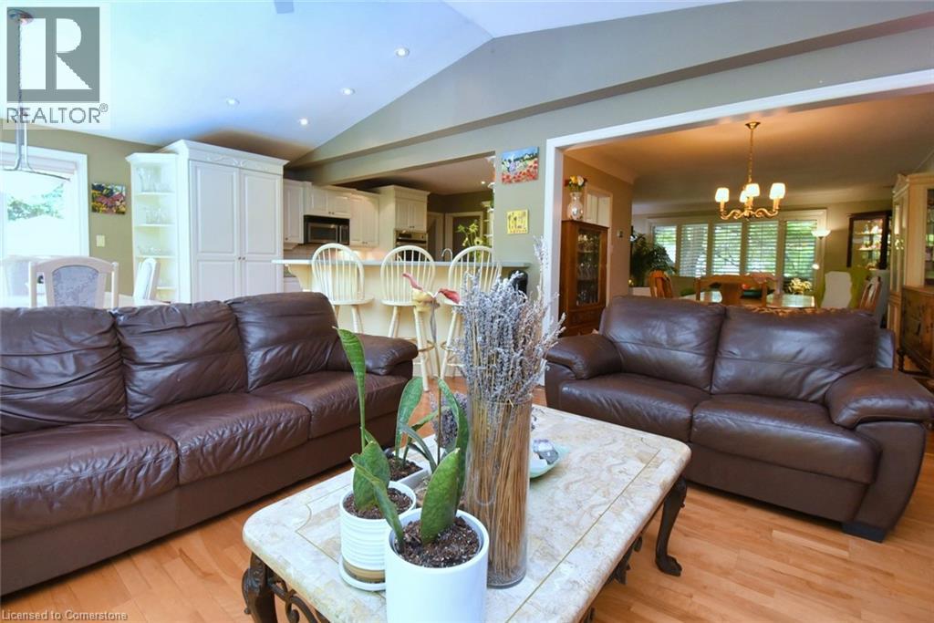 Photo 18 of 4131 Lorraine Crescent, Burlington ON