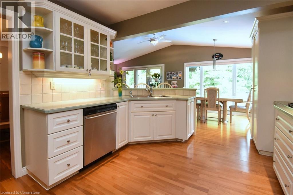 Photo 15 of 4131 Lorraine Crescent, Burlington ON