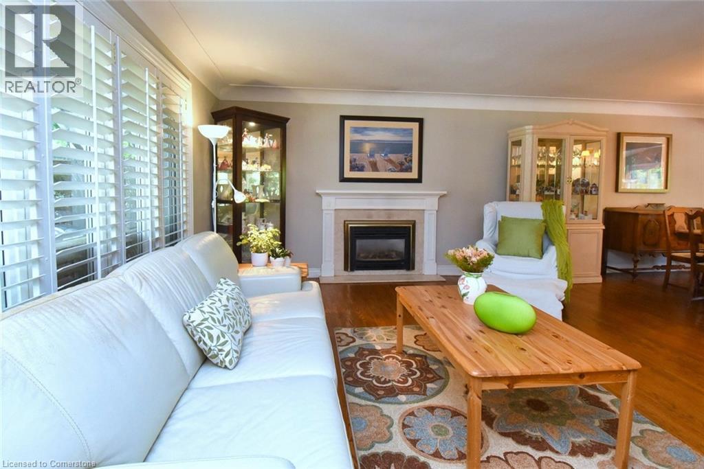 Photo 10 of 4131 Lorraine Crescent, Burlington ON