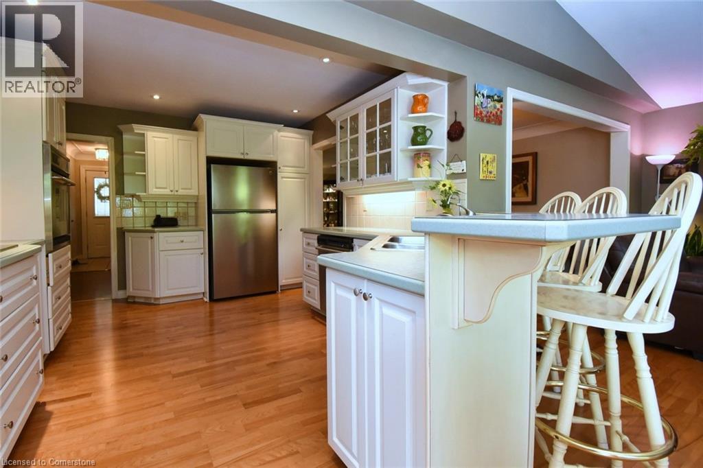 Photo 16 of 4131 Lorraine Crescent, Burlington ON