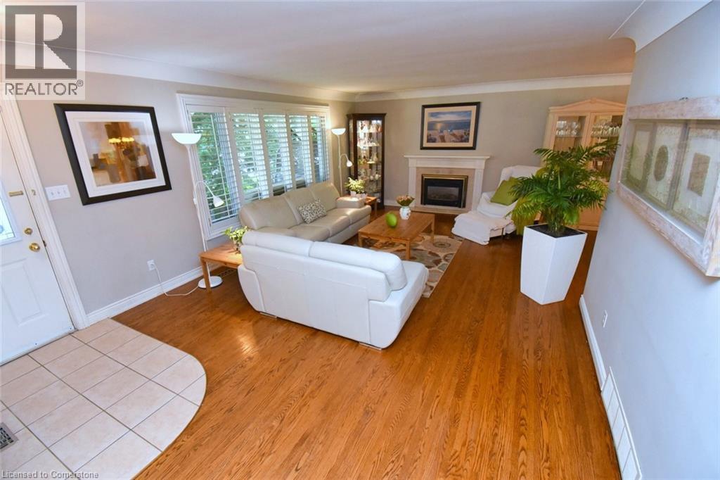 Photo 11 of 4131 Lorraine Crescent, Burlington ON