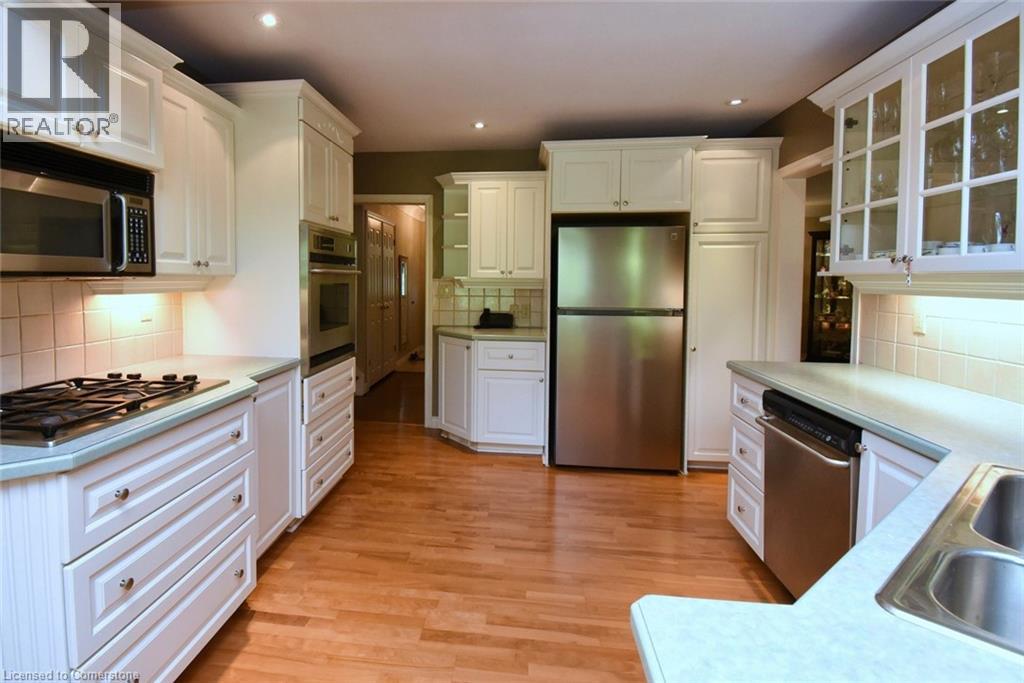 Photo 13 of 4131 Lorraine Crescent, Burlington ON