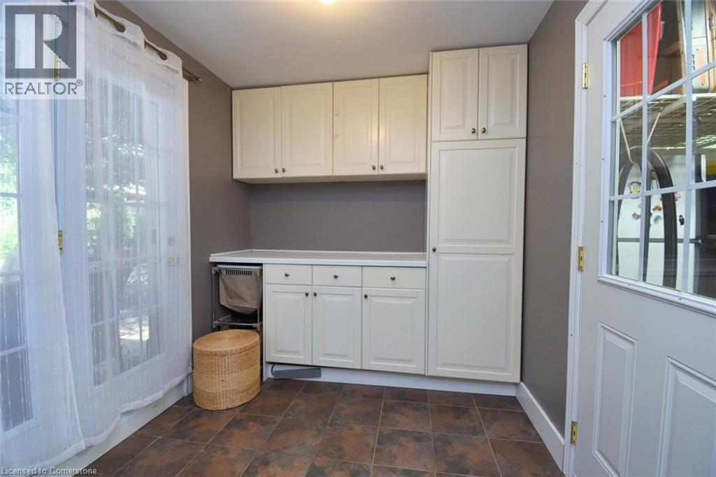 Photo 31 of 4131 Lorraine Crescent, Burlington ON