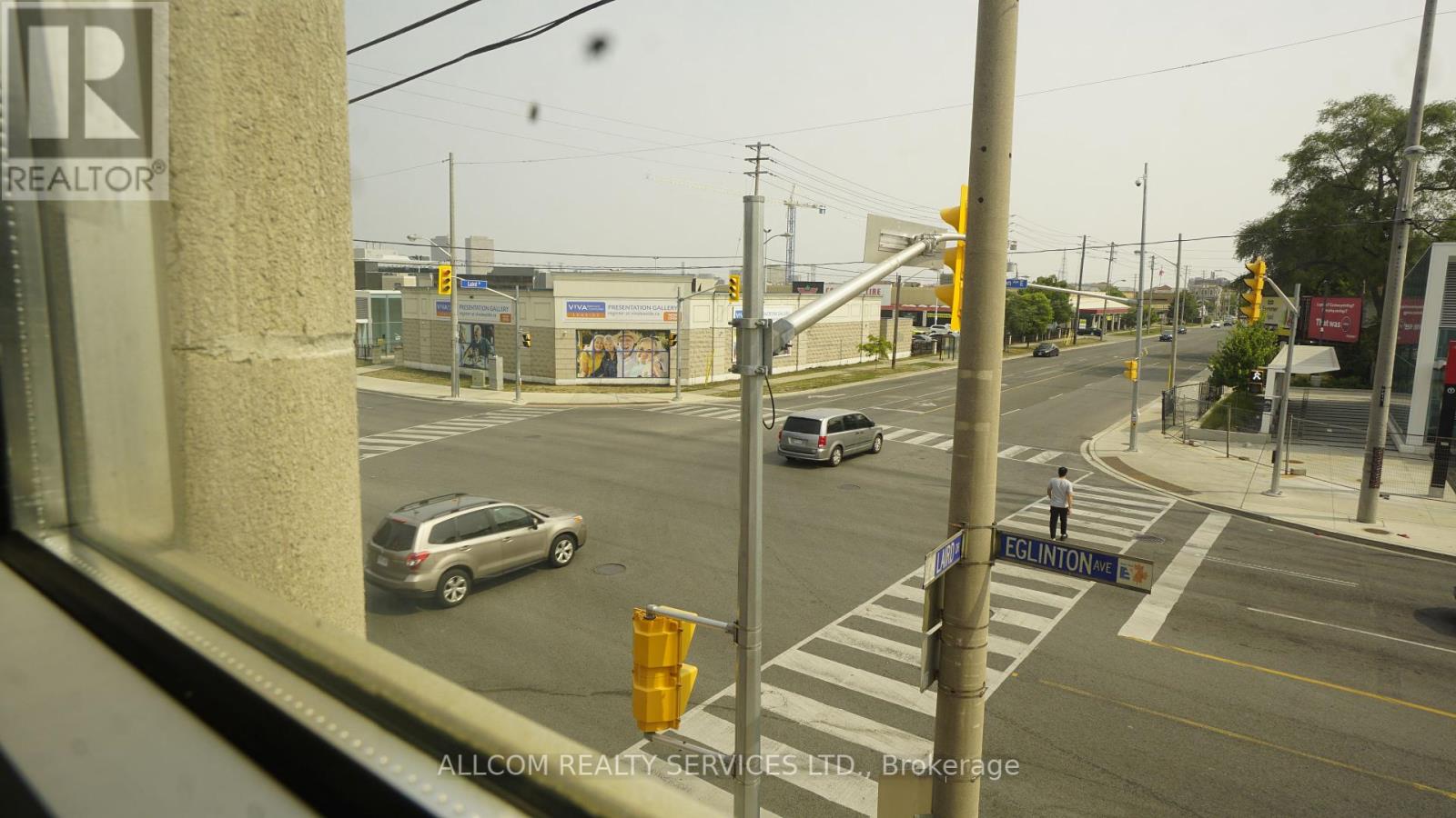 Photo 14 of 876 Eglinton Avenue E, Toronto ON