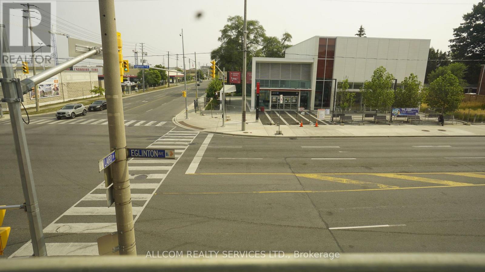 Photo 16 of 876 Eglinton Avenue E, Toronto ON