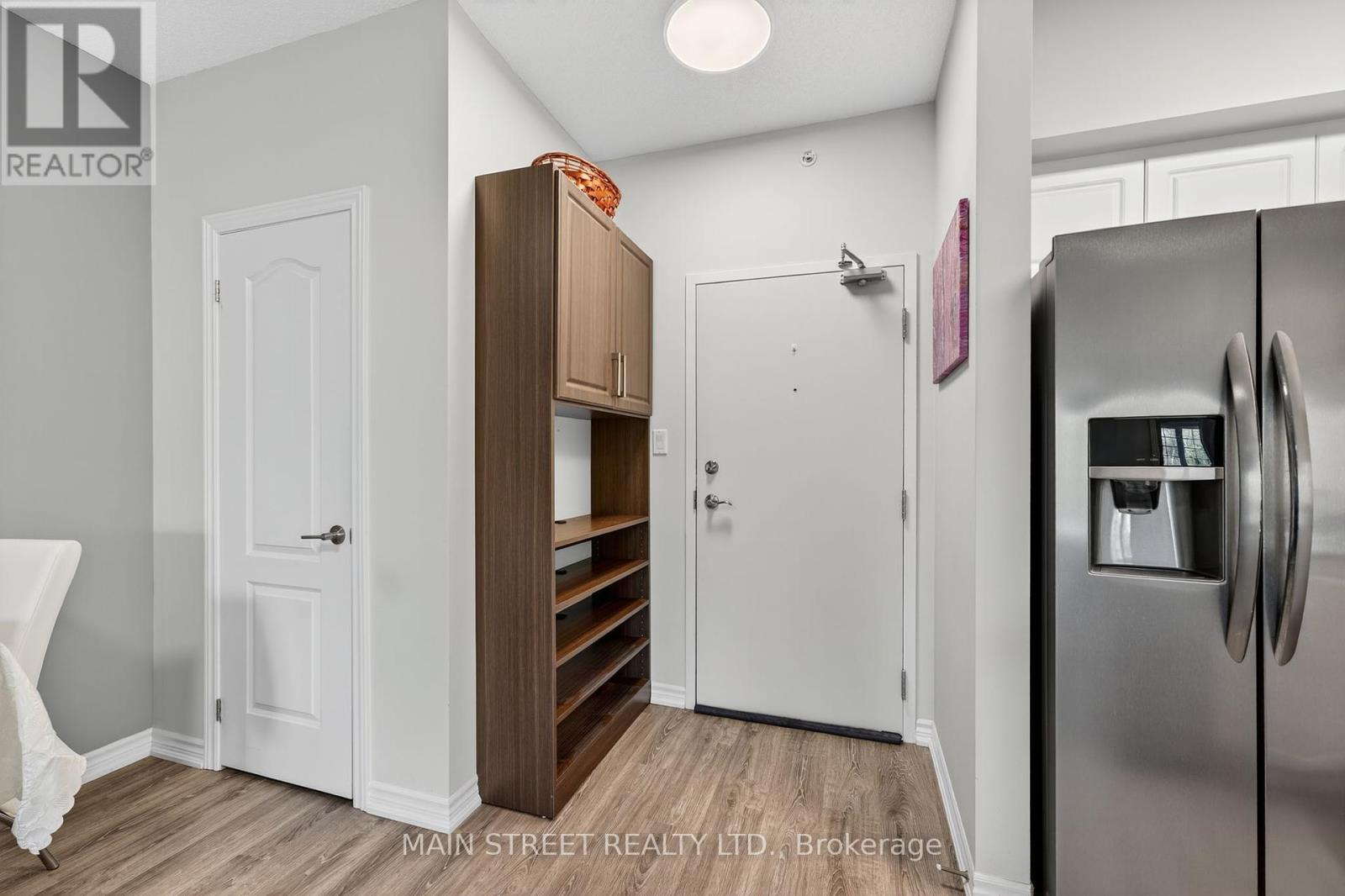Photo 11 of 303 40 Ferndale Drive S, Barrie ON