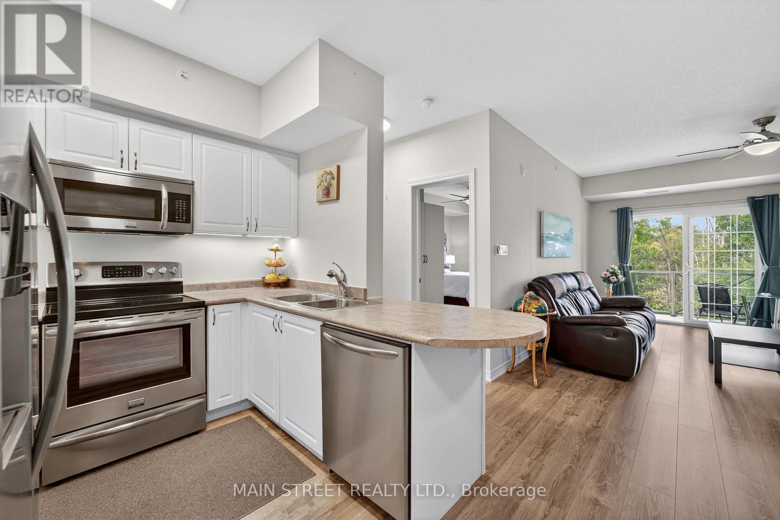 Photo 13 of 303 40 Ferndale Drive S, Barrie ON
