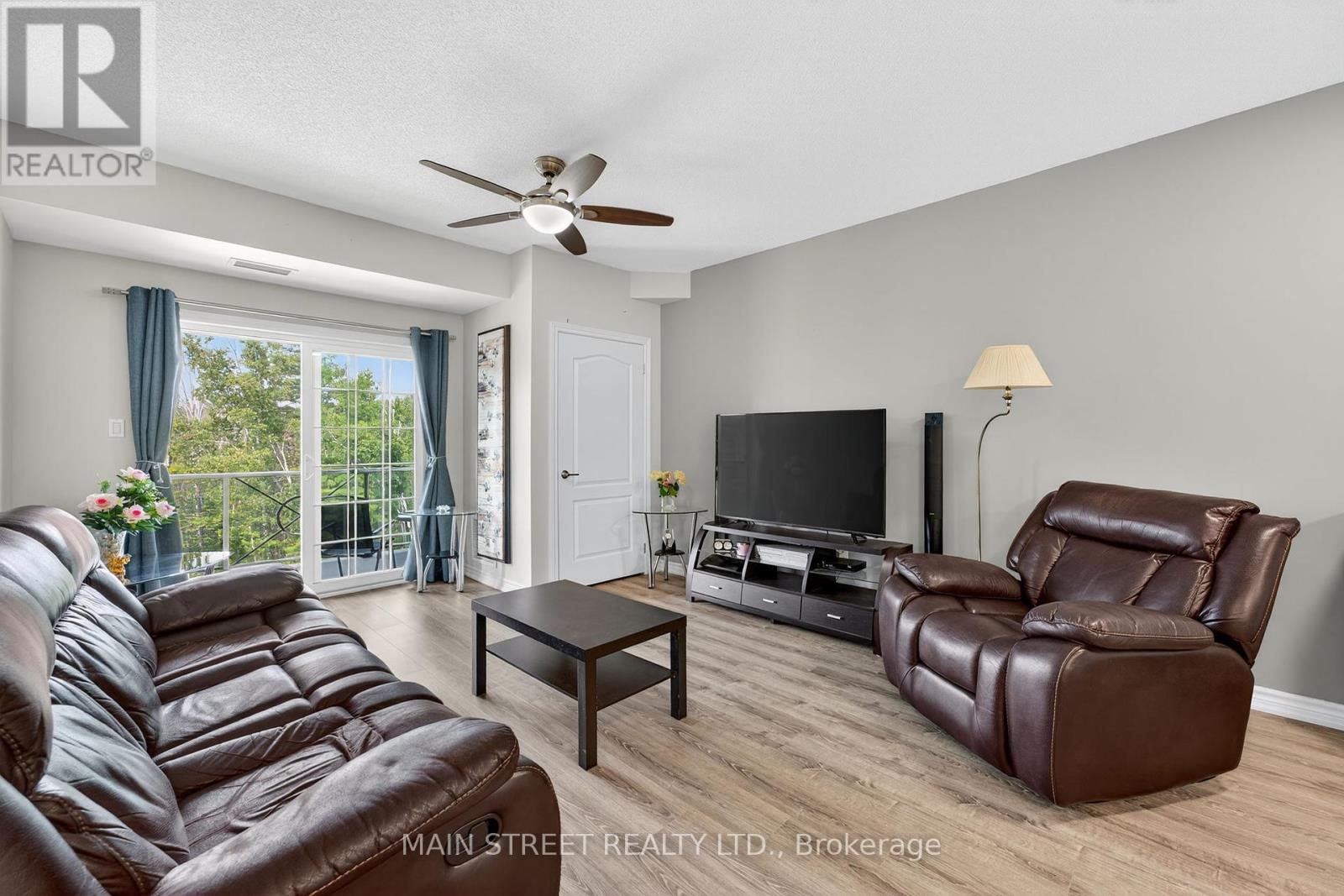 Photo 15 of 303 40 Ferndale Drive S, Barrie ON