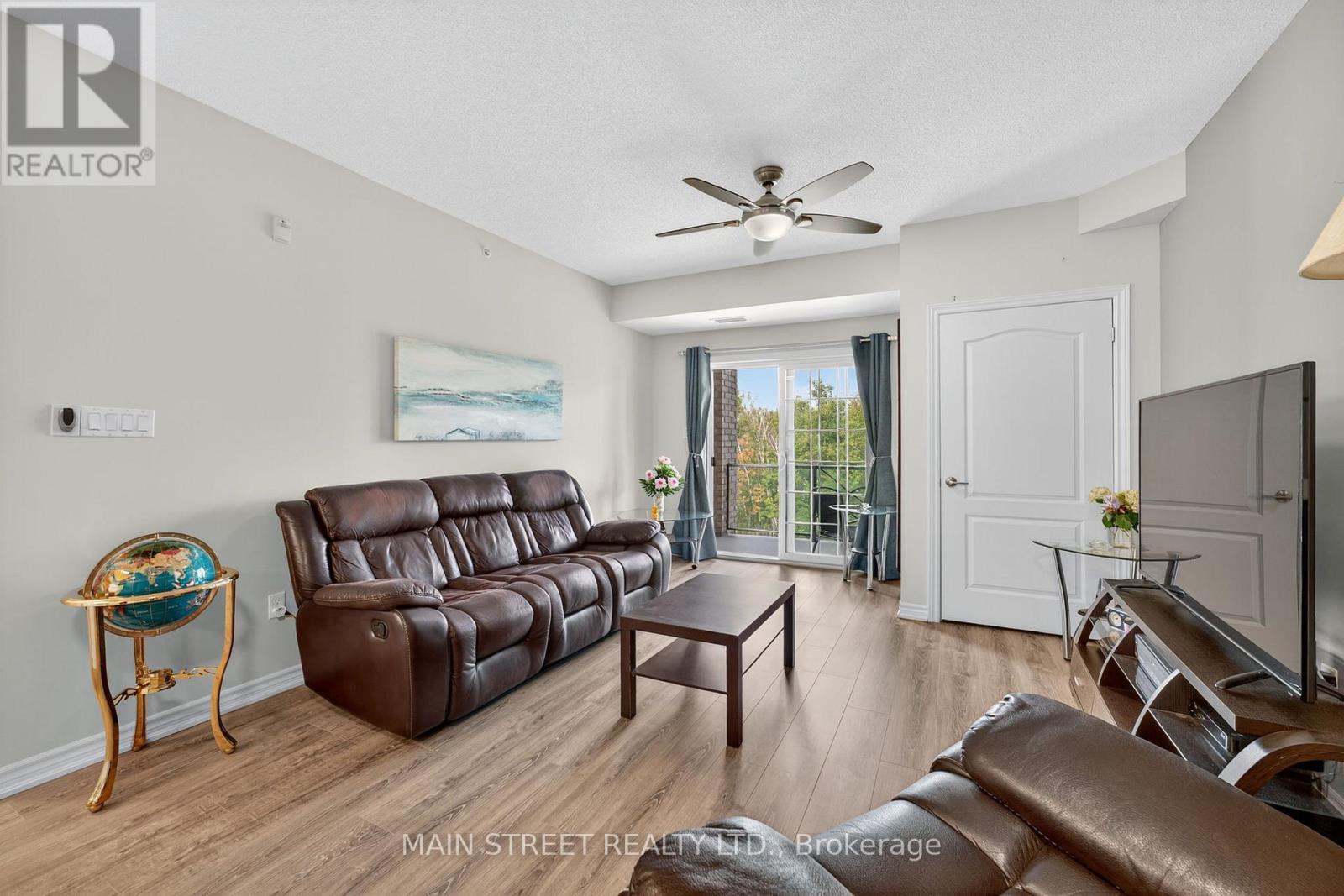 Photo 19 of 303 40 Ferndale Drive S, Barrie ON