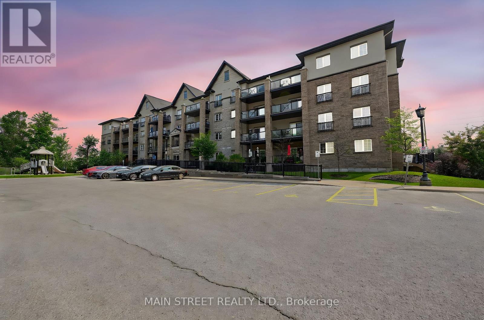 Photo 29 of 303 40 Ferndale Drive S, Barrie ON