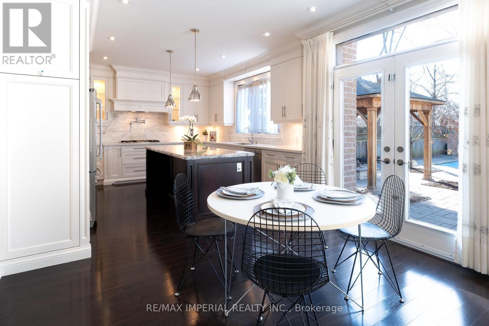 Photo 12 of 418 Queen Mary Drive, Oakville ON